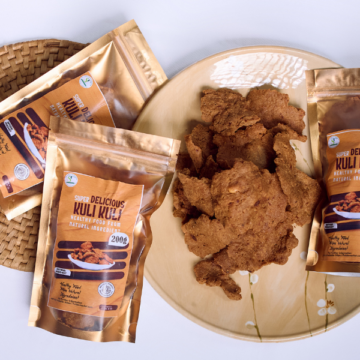 Crunchy Nigerian kulikuli snack – groundnut-based traditional West African snack.